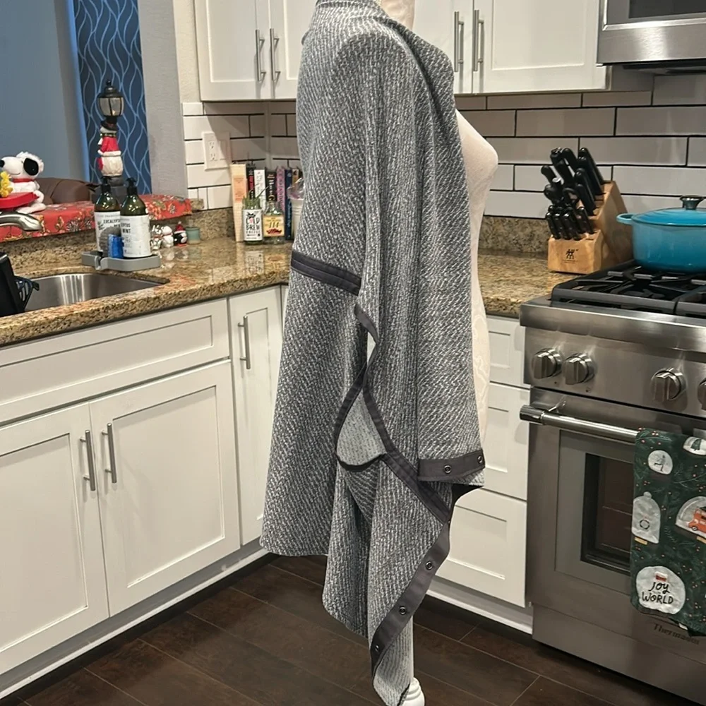 LULULEMON VINYASA Printed Hazy Heather Wrap Scarf Gray Chevron Herringbone